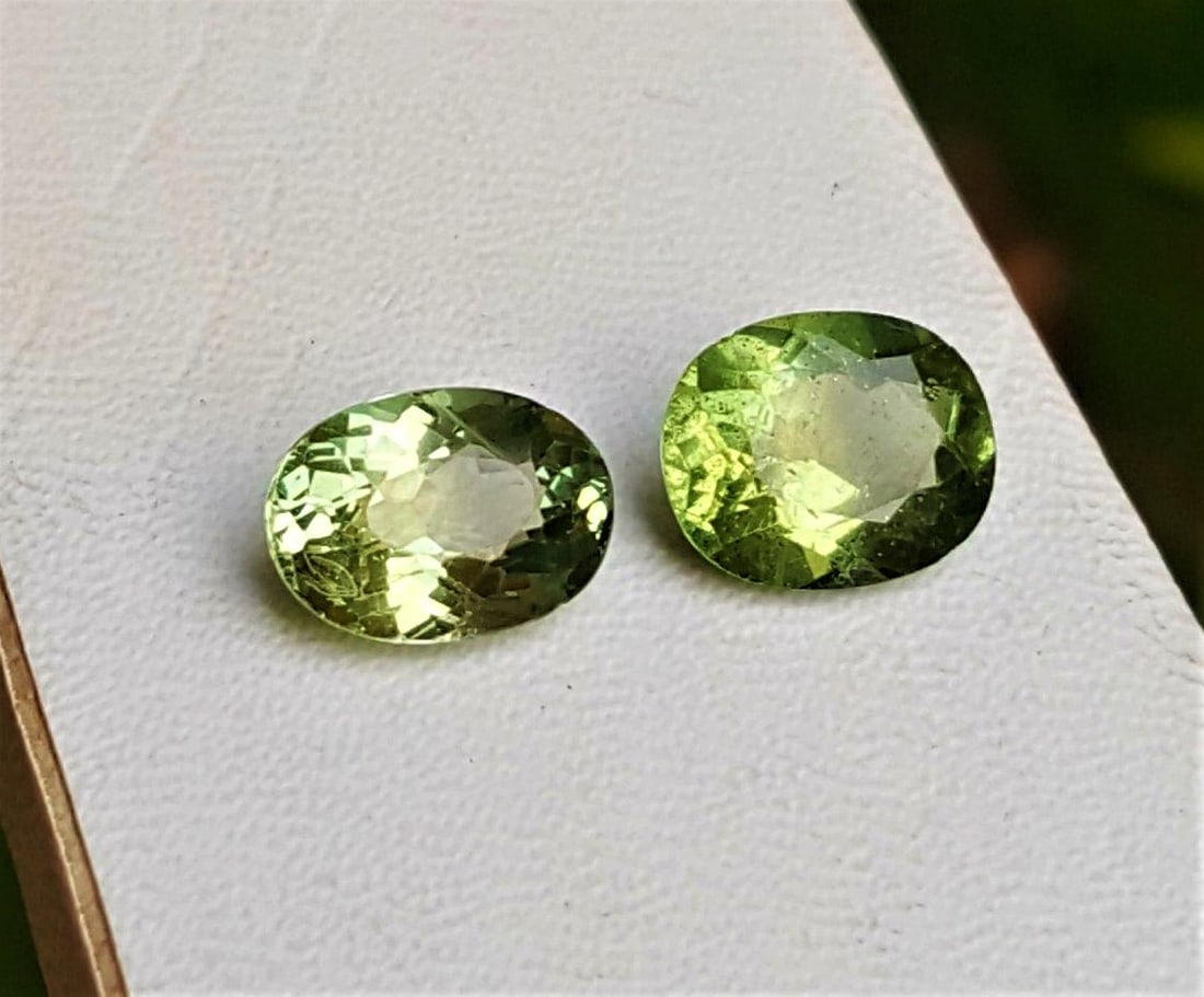 Paired Green Apatite - 6.95 Carats: Paired Green Apatite - 6.95 CaratsShipping Rate: $15.00 .shipping rates are determined by Parcel weight and destination.Combined shipping: We offer combine shipping on multiple items purchased to redu