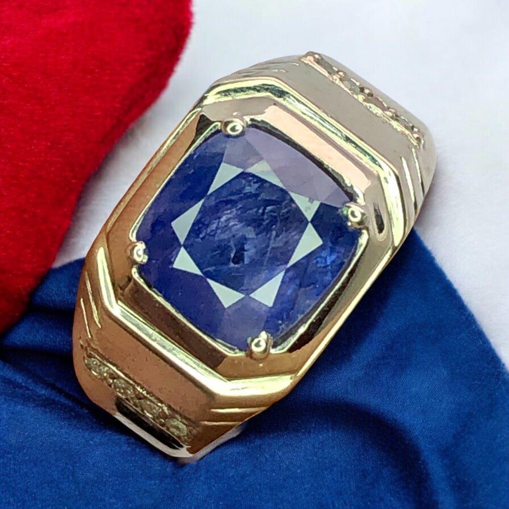 UnHeated Sapphire Ring in Sterling Silver - Ring Size 9 US: UnHeated Sapphire Ring in Sterling Silver - Ring Size 9 US Stone Weight: 5.20 CaratsRing Size: 8 US (Adjustable)Ring Weight: 9.37 Grams Choose design of your own and we will make it for youWe accept c