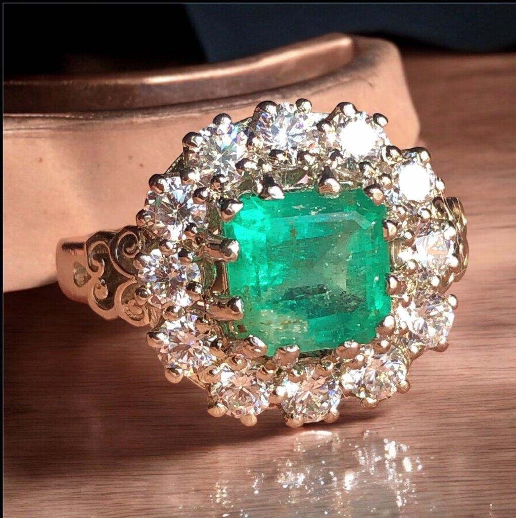 High Quality Natural Emerald Ring in Sterling Silver With Zircons - Ring Size 8 US: High Quality Natural Emerald Ring in Sterling Silver With Zircons - Ring Size 8.5 US Stone Weight: 2.05 CaratsRing Weight: 7.34 GramsRing Size: 8.5 US (Adjustable) Choose design of your own and we wil