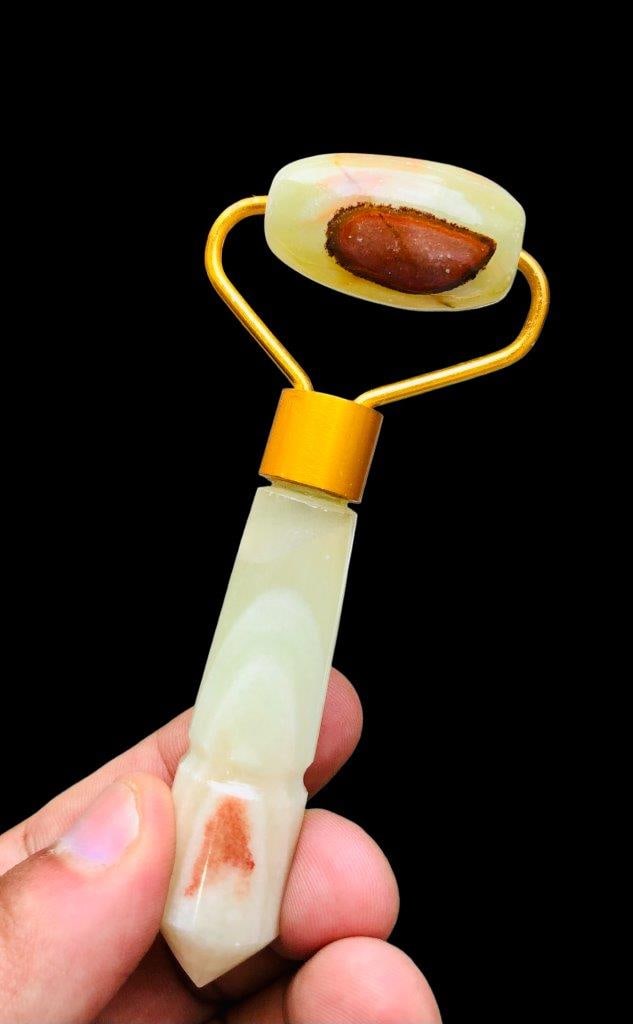 Oynx Massager Wand: Oynx Massager WandShipping Rate: $36.00 .shipping rates are determined by Parcel weight and destination.Combined shipping: We offer combine shipping on multiple items purchased to reduce shipping cost