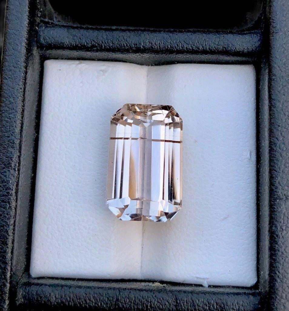 14 Carats Golden Kuznite - 16X11X9 mm: 14 Carats Golden Kuznite - 16X11X9 mm Shipping Rate: FREE SHIPPINGshipping rates are FREE WORLDWIDECombined shipping: We offer combine shipping on multiple items purchased to reduce shipping cost.