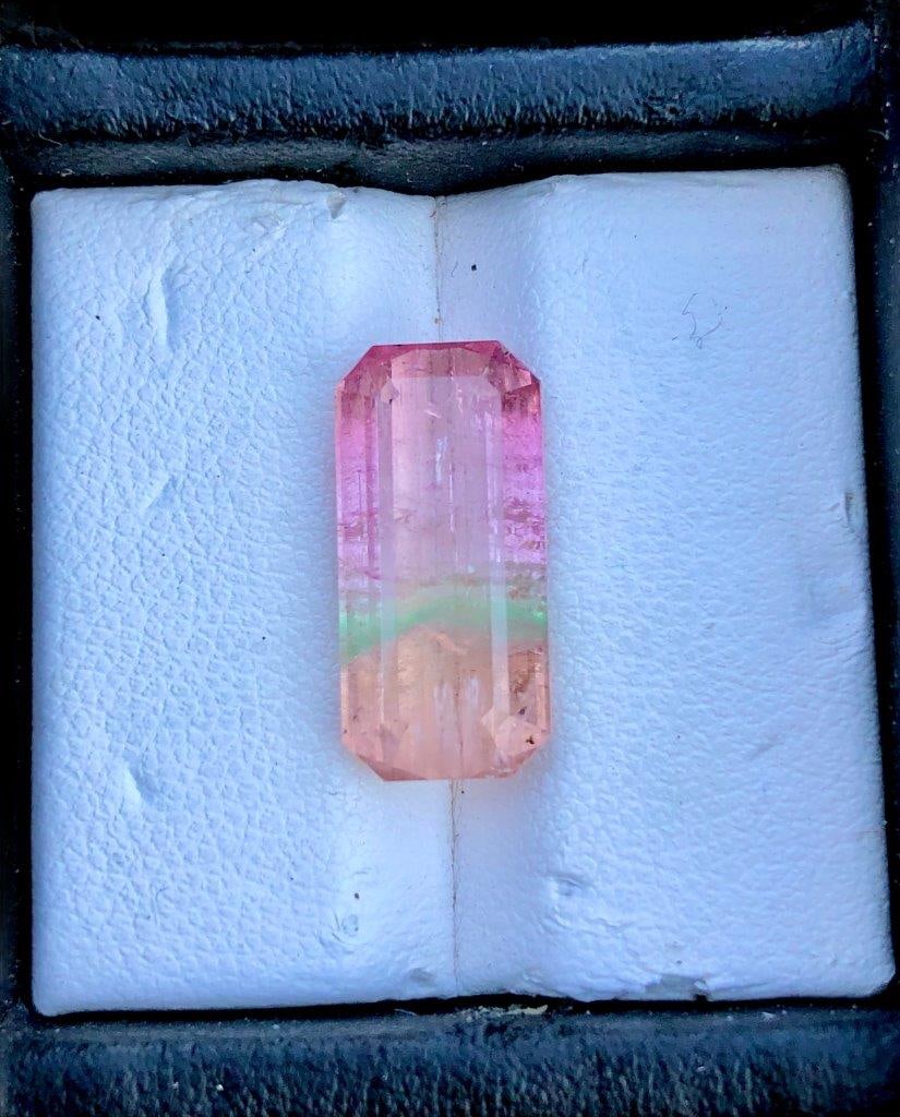 7.10 Carats Bi Color Tourmaine From Afghanistan - 17X8X6 mm: 7.10 Carats Bi Color Tourmaine From Afghanistan - 17X8X6 mmShipping Rate: FREE SHIPPINGshipping rates are FREE WORLDWIDECombined shipping: We offer combine shipping on multiple items purchased to redu
