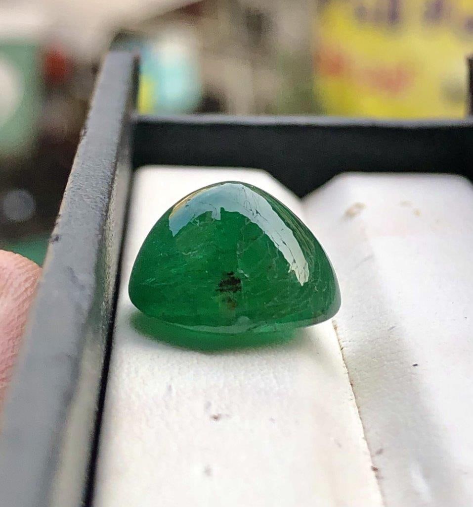 13.5 CARATS Fine Quality Vivid Green Natural Emerald CAB: 13.5 CARATS Fine Quality Vivid Green Natural Emerald CABShipping Rate: FREE SHIPPINGshipping rates are FREE WORLDWIDECombined shipping: We offer combine shipping on multiple items purchased to reduce
