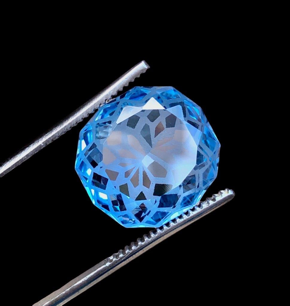 14.85 Carats Flower Cut Swiss Blue Topaz - 15X14X9 mm: 14.85 Carats Flower Cut Swiss Blue Topaz - 15X14X9 mmShipping Rate: FREE SHIPPINGshipping rates are FREE WORLDWIDECombined shipping: We offer combine shipping on multiple items purchased to reduce shi