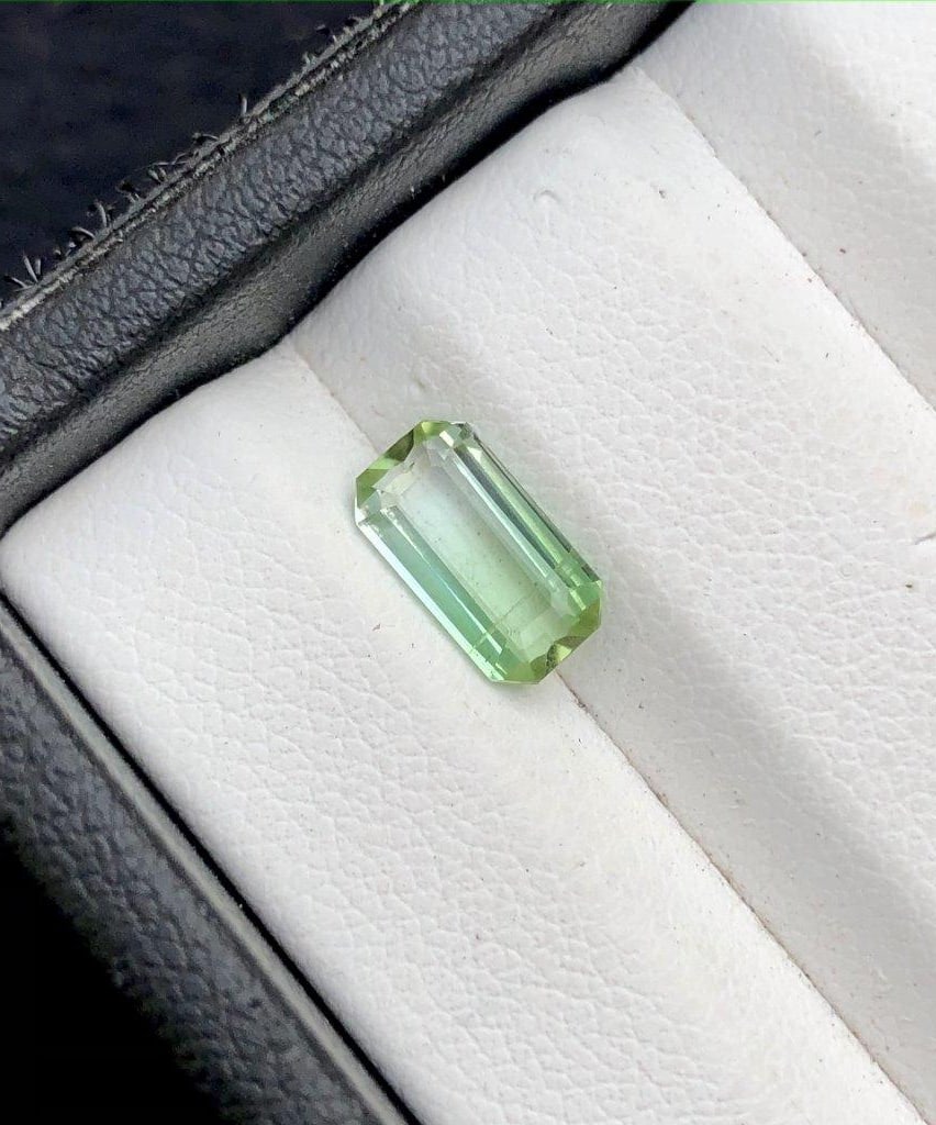 1.30 Carats Mint Green Tourmaline - 9X5X3 mm: 1.30 Carats Mint Green Tourmaline - 9X5X3 mm Shipping Rate: FREE SHIPPINGshipping rates are FREE WORLDWIDECombined shipping: We offer combine shipping on multiple items purchased to reduce shipping co