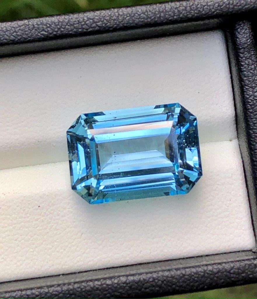 Perfect Emerald Cut Natural SWISS BLUE Topaz Gemstone - 22.30 Carats - 18X13X10 mm (1 of 5)