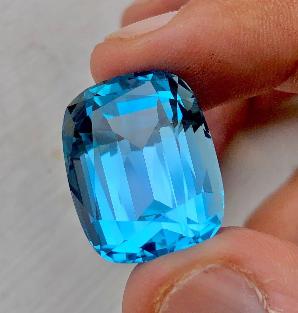 50 Carats Natural Swiss Blue Topaz Gemstone - 23X18X14 mm: 50 Carats Natural Swiss Blue Topaz Gemstone - 23X18X14 mm Shipping Rate: FREE SHIPPINGshipping rates are FREE WORLDWIDECombined shipping: We offer combine shipping on multiple items purchased to reduc