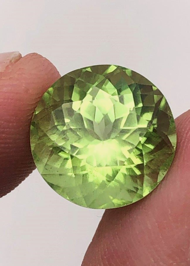 9.50 Carats Perfect Round Cut Natural Peridot Gemstone - 13X13X10 mm (1 of 3)