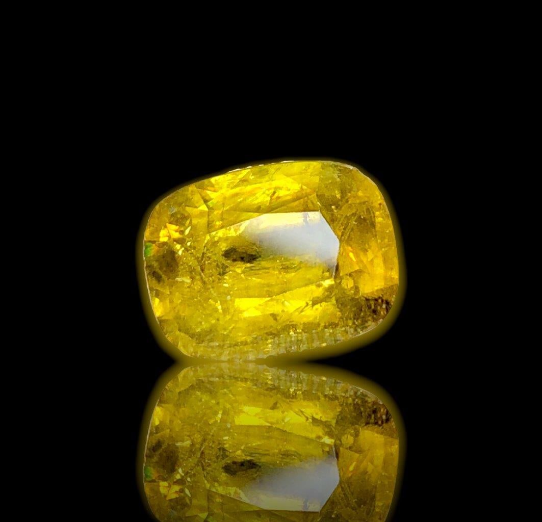 Fire Sphene Gemstone - 3.94 Carats - 11X8X5 mm (1 of 5)