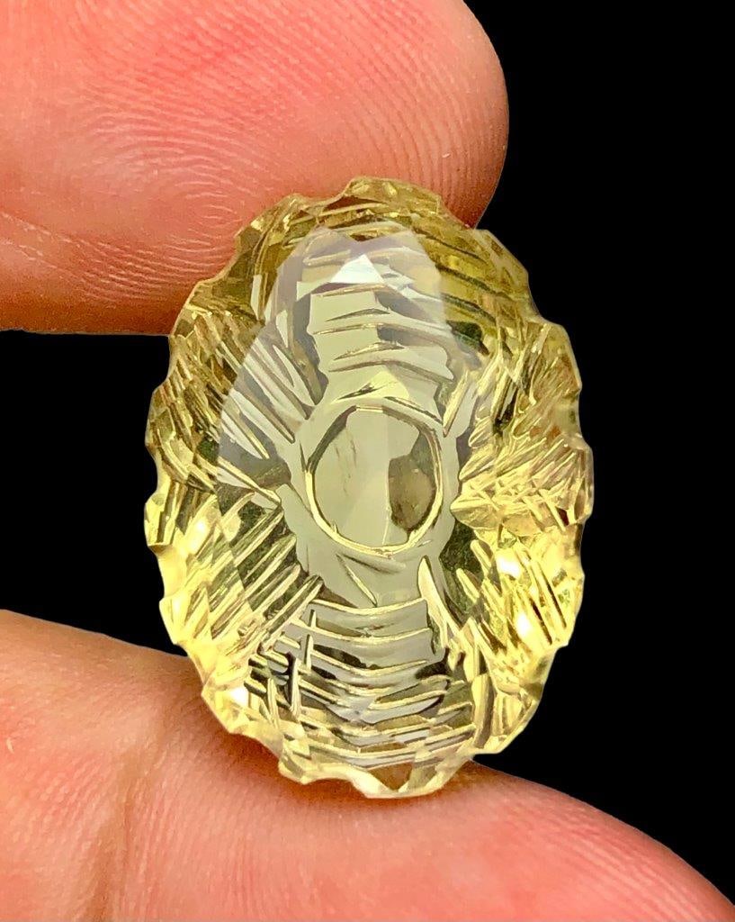 Flower Cut Citrine Quartz - 25.25 Carats - 22X16X11 mm: Flower Cut Citrine Quartz - 25.25 Carats - 22X16X11 mmShipping Rate: $15.00 .shipping rates are determined by Parcel weight and destination.Combined shipping: We offer combine shipping on multiple ite