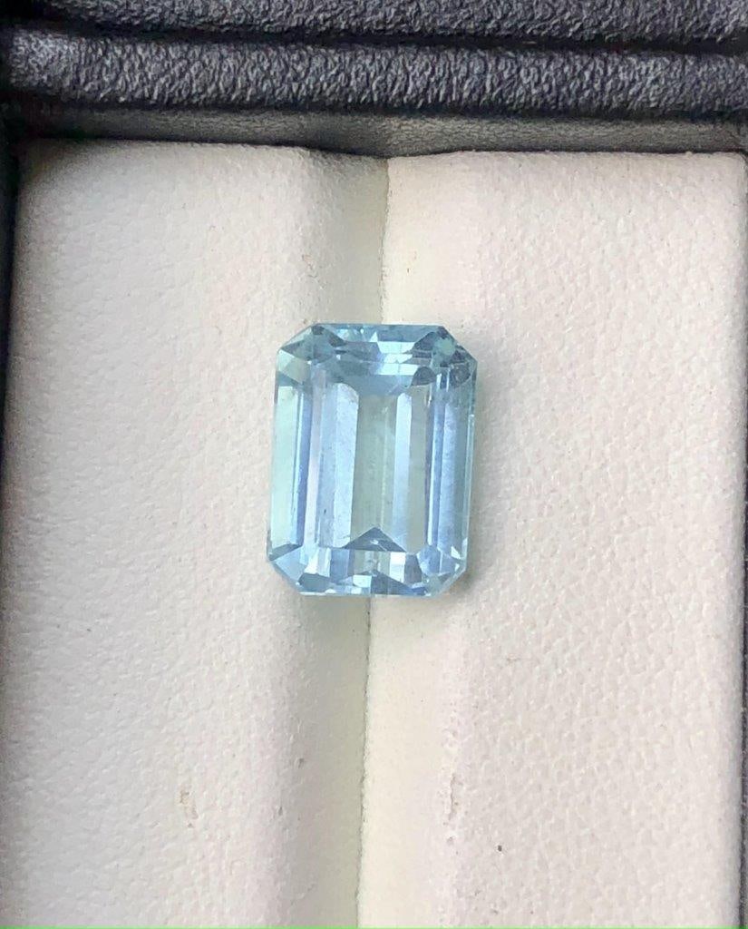 5.25 Carats Natural Santa Maria Aquamarine Gemstone - 12X9X7 mm (1 of 3)