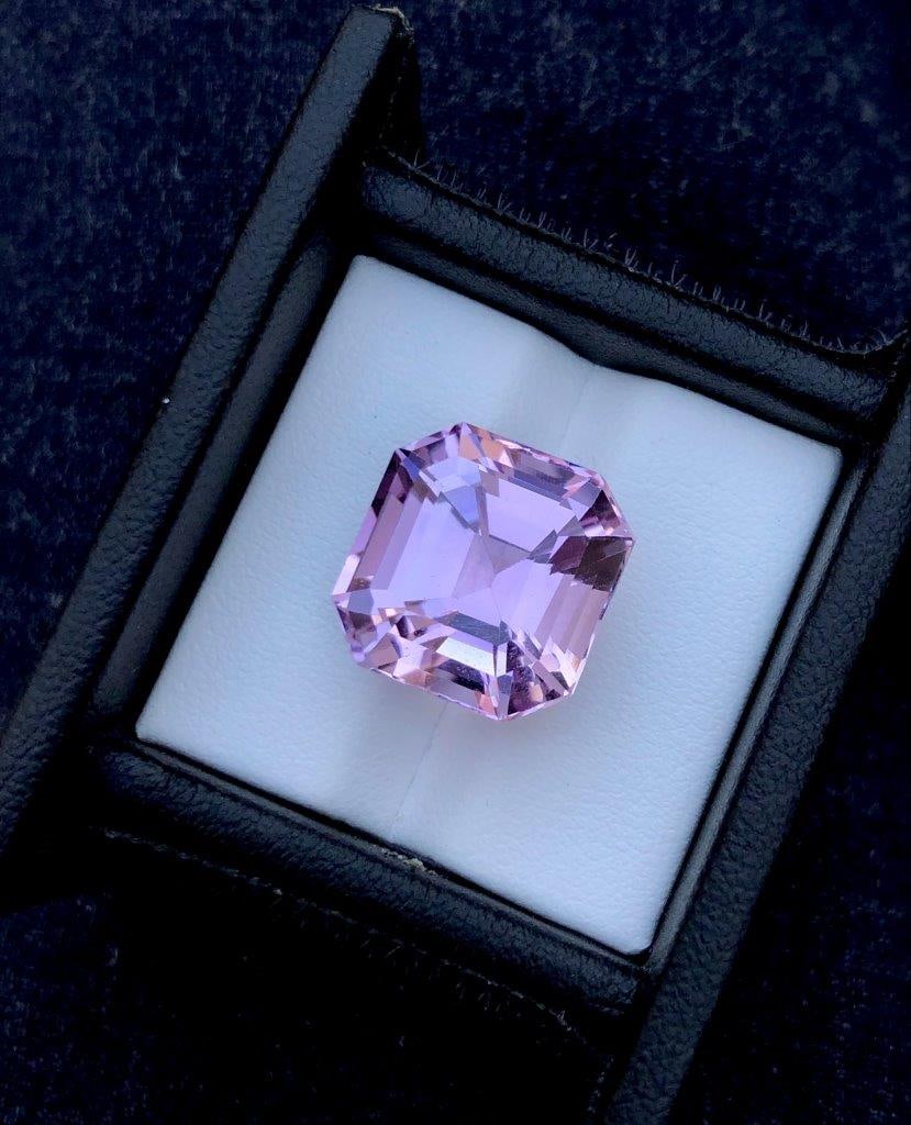Pink Kunzite Flawless - 8.20 Carats - 11X11X9 mm (1 of 3)