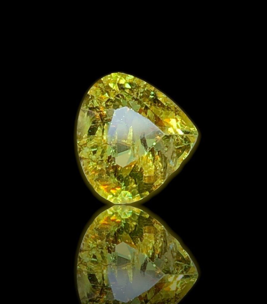 1.65 Carats Heart Shape Sphene - 8X8X5 mm: 1.65 Carats Heart Shape Sphene - 8X8X5 mmShipping Rate: $15.00 .shipping rates are determined by Parcel weight and destination.Combined shipping: We offer combine shipping on multiple items purchased