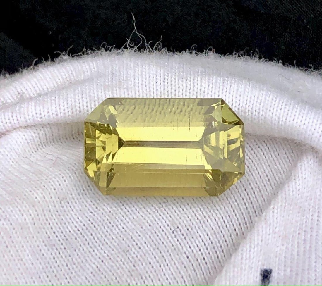 9 Carats Emerald Cut Natural Apatite Gemstone - 12X7X6 mm: 9 Carats Emerald Cut Natural Apatite Gemstone - 12X7X6 mmShipping Rate: $15.00 .shipping rates are determined by Parcel weight and destination.Combined shipping: We offer combine shipping on multiple