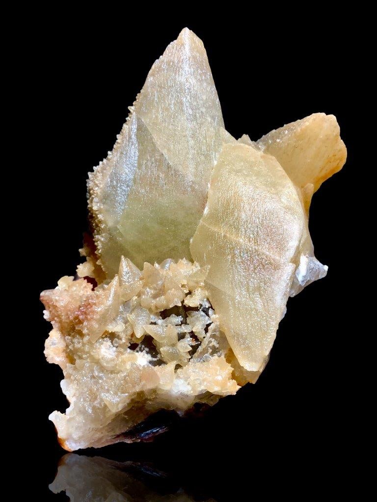 1100 Grams Dogtooth Calcite With Fluorite Specimen - 150X120X80 mm: 1100 Grams Dogtooth Calcite With Fluorite Specimen - 150X120X80 mm Shipping Rate: FREE SHIPPING .shipping rates are determined by Parcel weight and destination.Combined shipping: We offer combine ship