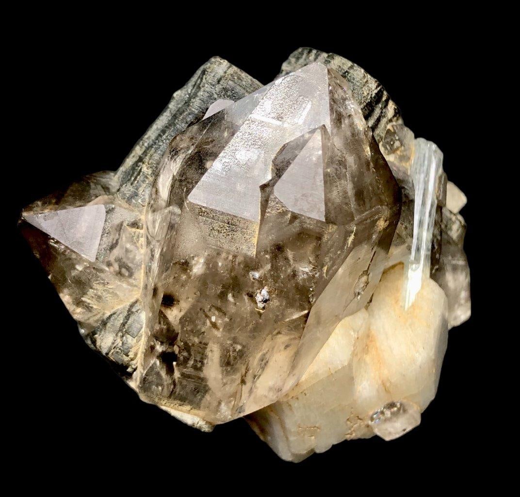 171 Grams Topaz Quartz Aquamrine with Mica Mineral - 70X60X50 mm: 171 Grams Topaz Quartz Aquamrine with Mica Mineral - 70X60X50 mm Shipping Rate: FREE SHIPPING .shipping rates are determined by Parcel weight and destination.Combined shipping: We offer combine shippi