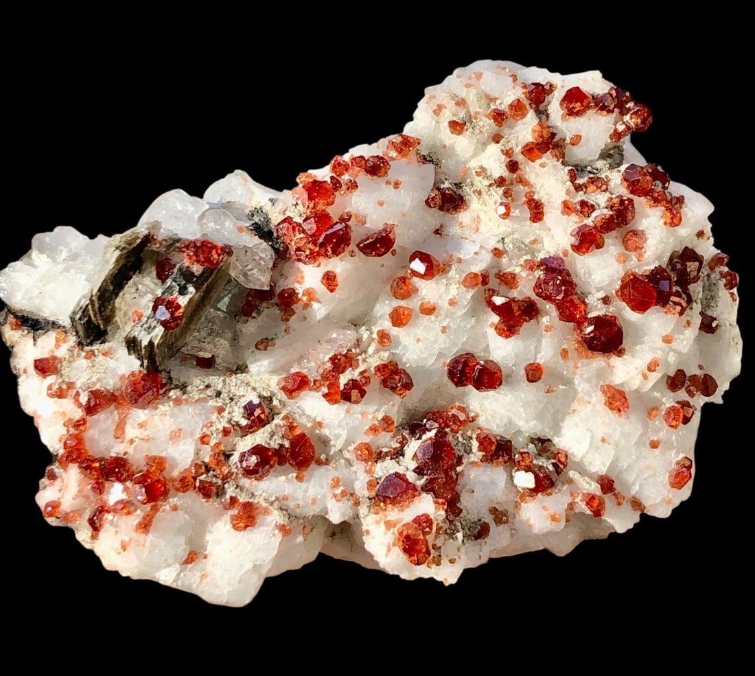 Spessartine Garnet Cluster Mineral Specimen 118 Grams: Spessartine Garnet Cluster Mineral Specimen 118 Grams Shipping Rate: FREE SHIPPINGshipping rates are determined by Parcel weight and destination.Combined shipping: We offer combine shipping on multipl