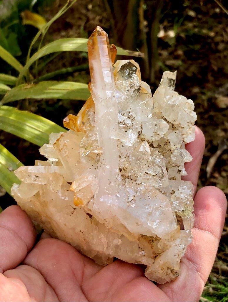 Quartz Cluster With Golden Inclusion - 242.96 Grams - 103X87X46 mm: Quartz Cluster With Golden Inclusion - 242.96 Grams - 103X87X46 mm Shipping Rate: FREE SHIPPING .shipping rates are determined by Parcel weight and destination.Combined shipping: We offer combine ship