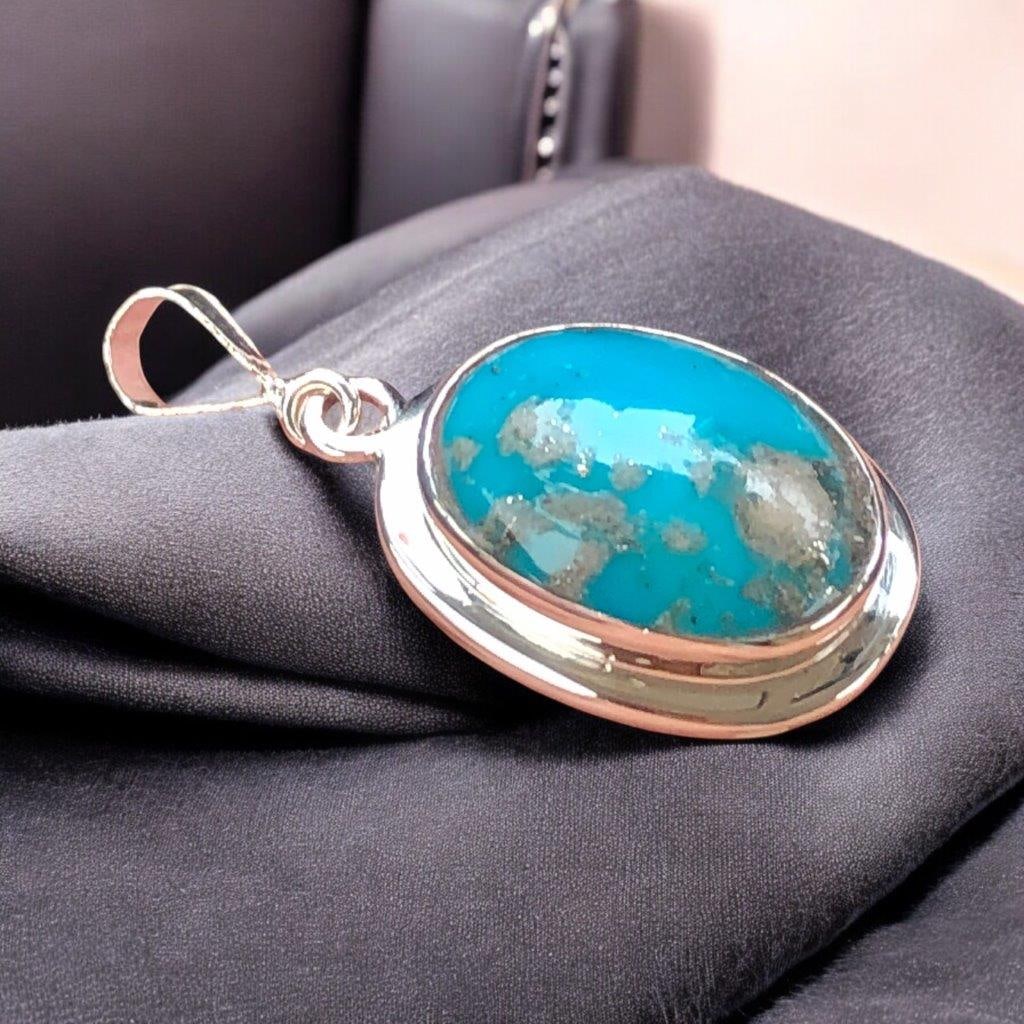 Very Fine Quality Turquoise Pendant in Pure Sterling Silver: Very Fine Quality Turquoise Pendant in Pure Sterling Silver Shipping:
