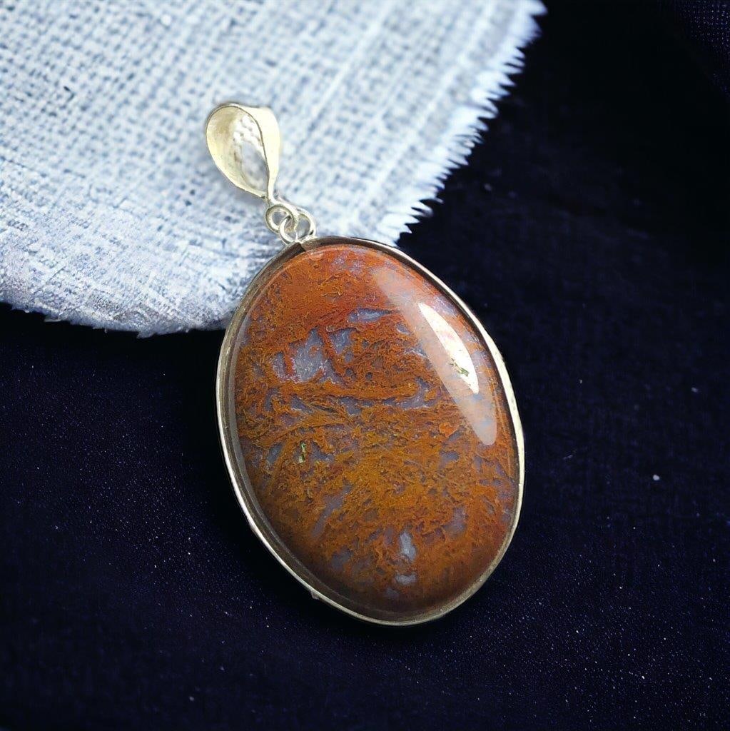Beautiful agate necklace (1 of 2)