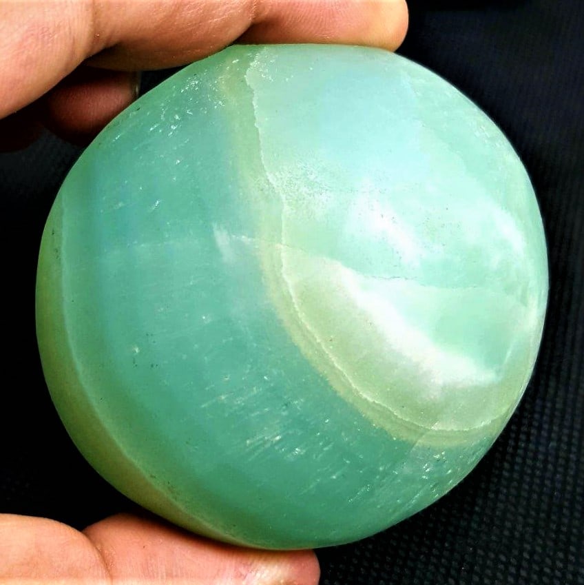 Sky Blue Aragonite Tower - 467 Grams: Sky Blue Aragonite Tower - 467 Grams - Diameter 67 mmShipping Rate: $45.00 .shipping rates are determined by Parcel weight and destination.Combined shipping: We offer combine shipping on multiple item