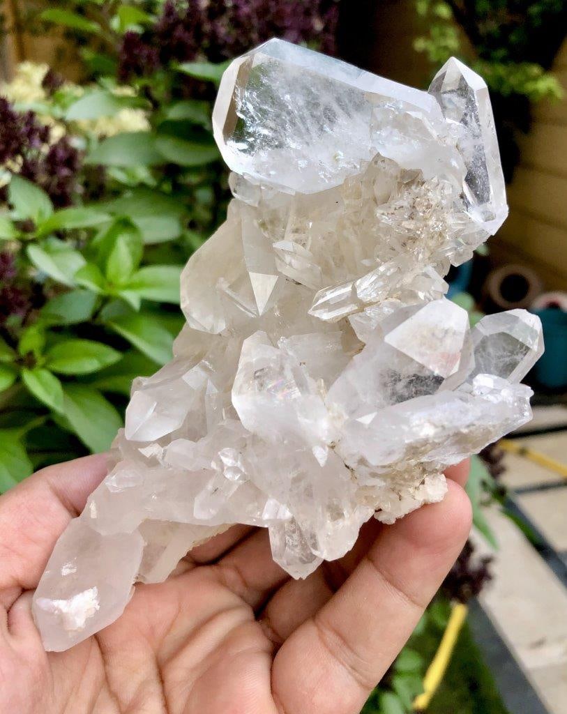 340 Grams Natural Quartz Crystals Cluster Mineral Specimen - 180X55X25 mm: 340 Grams Natural Quartz Crystals Cluster Mineral Specimen - 180X55X25 mmShipping Rate: $36.00 .shipping rates are determined by Parcel weight and destination.Combined shipping: We offer combine shipp