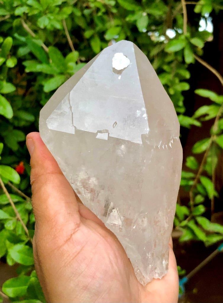Gemmy Quartz Crystal - 520 Grams - 130X76X60 mm: Gemmy Quartz Crystal - 520 Grams - 130X76X60 mmShipping Rate: $50.00 .shipping rates are determined by Parcel weight and destination.Combined shipping: We offer combine shipping on multiple items purc