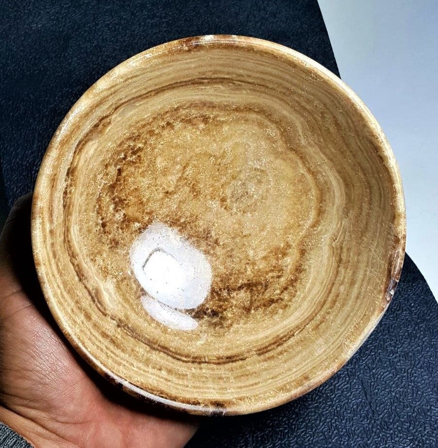 Beautiful Chocolate Calcite bowl - 313 Grams: Beautiful Chocolate Calcite bowl - 313 GramsShipping Rate: $45.00 .shipping rates are determined by Parcel weight and destination.Combined shipping: We offer combine shipping on multiple items purchas