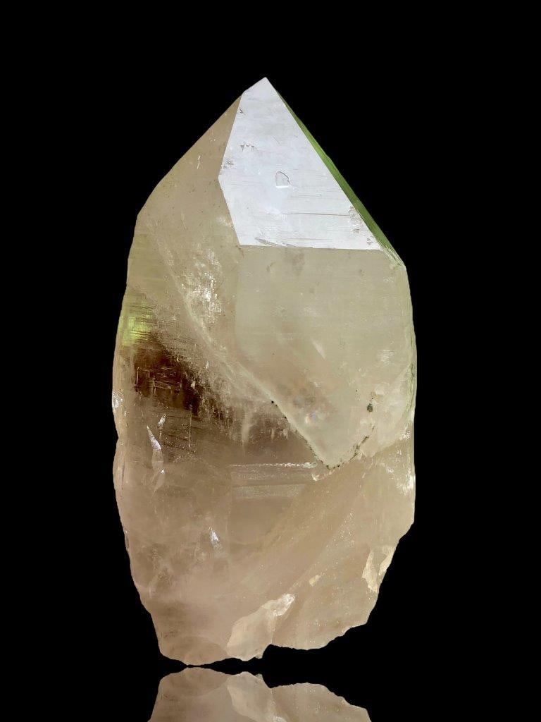 Perfect Quartz Crystal With Rainbow - 1124 Grams - 145X77X76 mm: Perfect Quartz Crystal With Rainbow - 1124 Grams - 145X77X76 mmShipping Rate: $65.00 .shipping rates are determined by Parcel weight and destination.Combined shipping: We offer combine shipping on mul