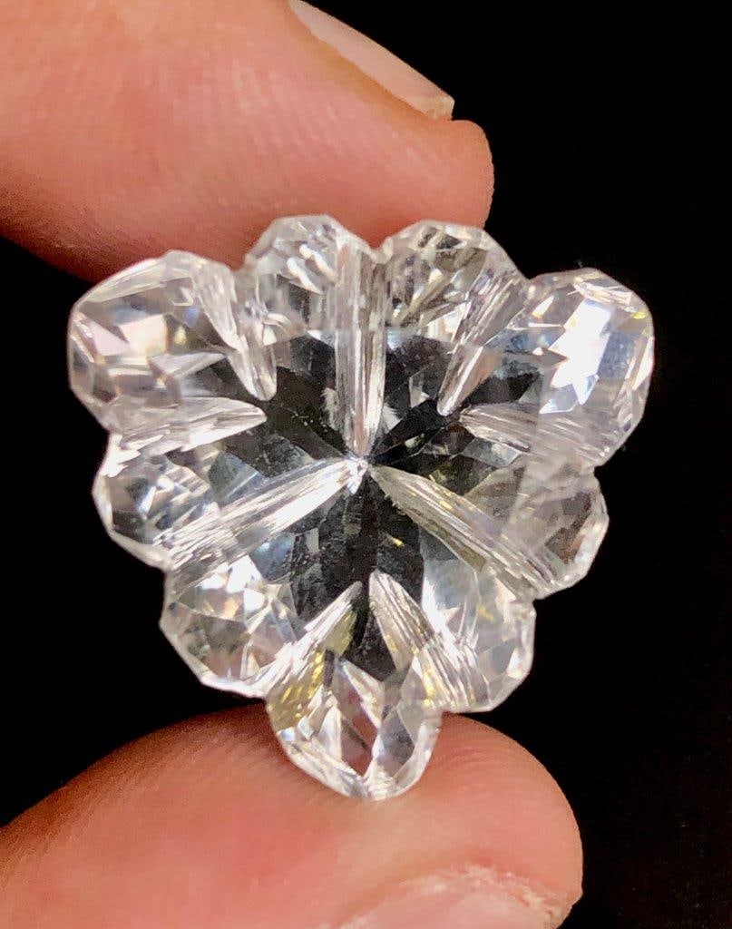 1 20 CARATS FLOWER CUT QUARTZ GESMTONE - 19X19X12 mm: 1 20 CARATS FLOWER CUT QUARTZ GESMTONE - 19X19X12 mm Choose design of your own and we will make it for youWe accept custom order in Sterling Silver, Gold and Platinum in WholeSale PriceColored Gems Di
