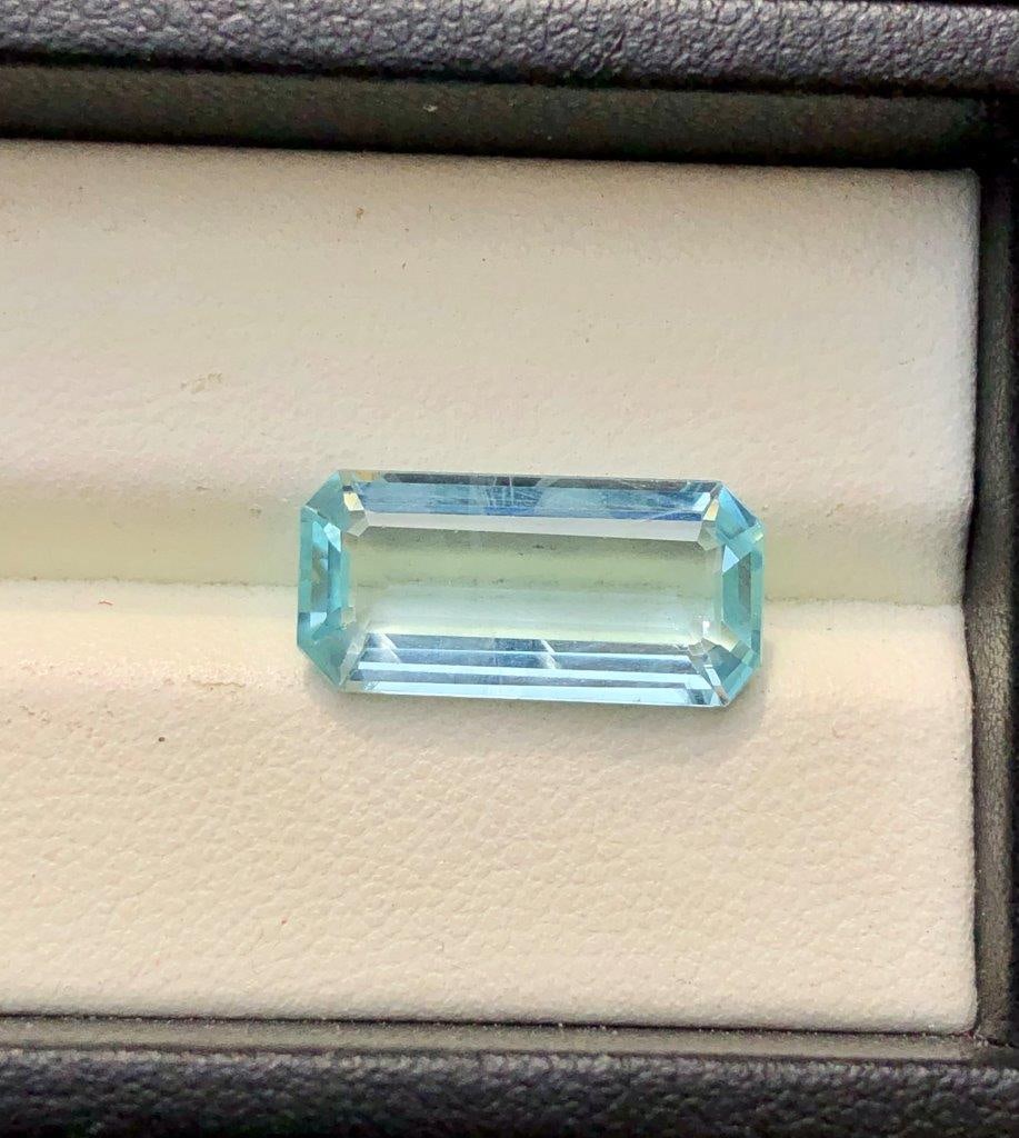 5.75 Carats Santa Maria Gemtone For Jewelry - 28X9X5 mm: 5.75 Carats Santa Maria Gemtone For Jewelry - 28X9X5 mm Choose design of your own and we will make it for youWe accept custom order in Sterling Silver, Gold and Platinum in WholeSale PriceColored Gems