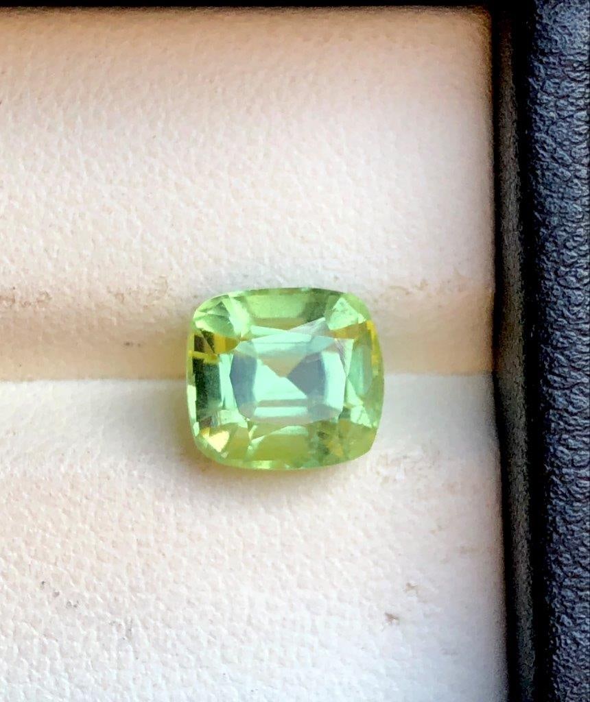 3.35 Carats MInt Green Natural Peridot Gemstone - 9X8X6.5 mm (1 of 3)