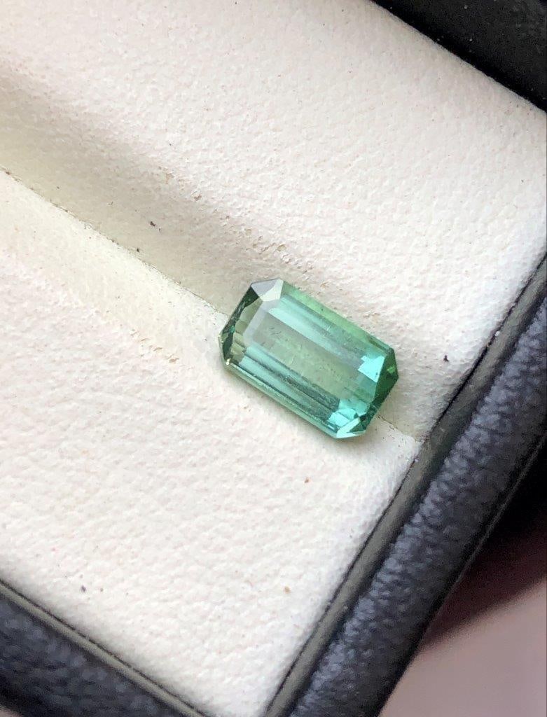1.45 CARATS MINT GREEN TOURMALINE GEMSTONE - 9X5.5X4 mm (1 of 3)
