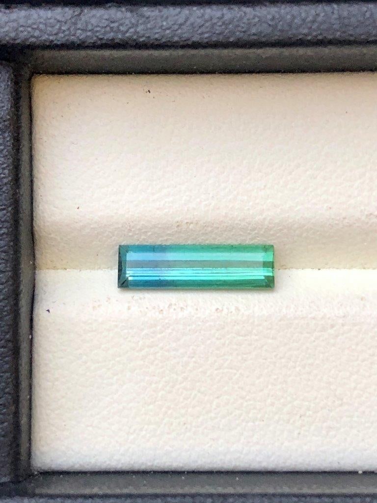 1.40 CARATS BI COLOR TOURMALINE GEM - 13X4X3 mm: 1.40 CARATS BI COLOR TOURMALINE GEM - 13X4X3 mm SHIPPING: 23$ Worldwide