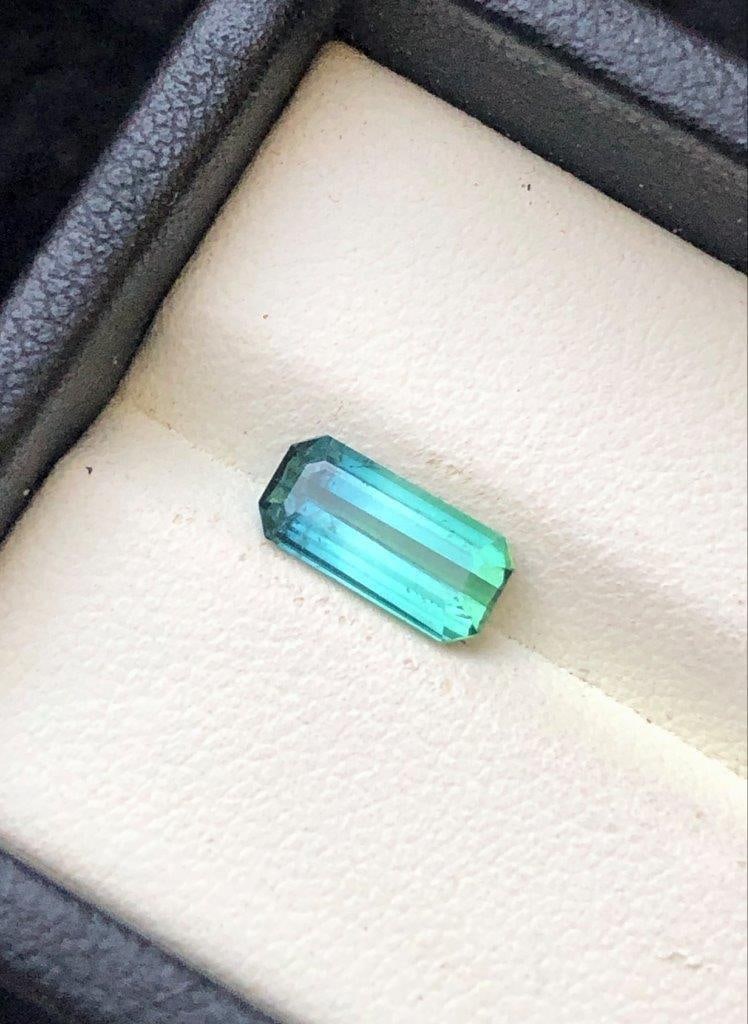 1.45 CARATS BI COLOR TOURMALINE - 10X5X5 mm: 1.45 CARATS BI COLOR TOURMALINE - 10X5X5 mm SHIPPING: 23$ Worldwide