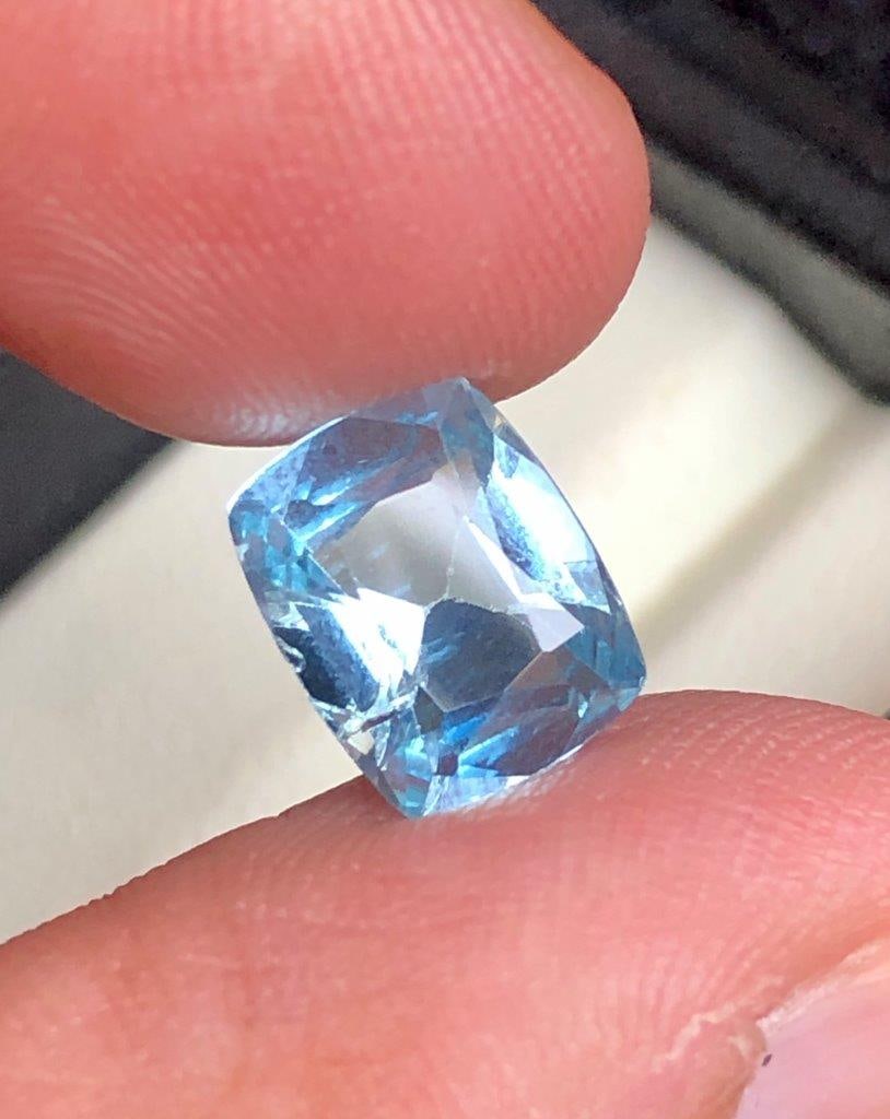 2.50 Carats Natural Deep Blue Aquamarine Gemstone - 10X8X5 mm (1 of 4)