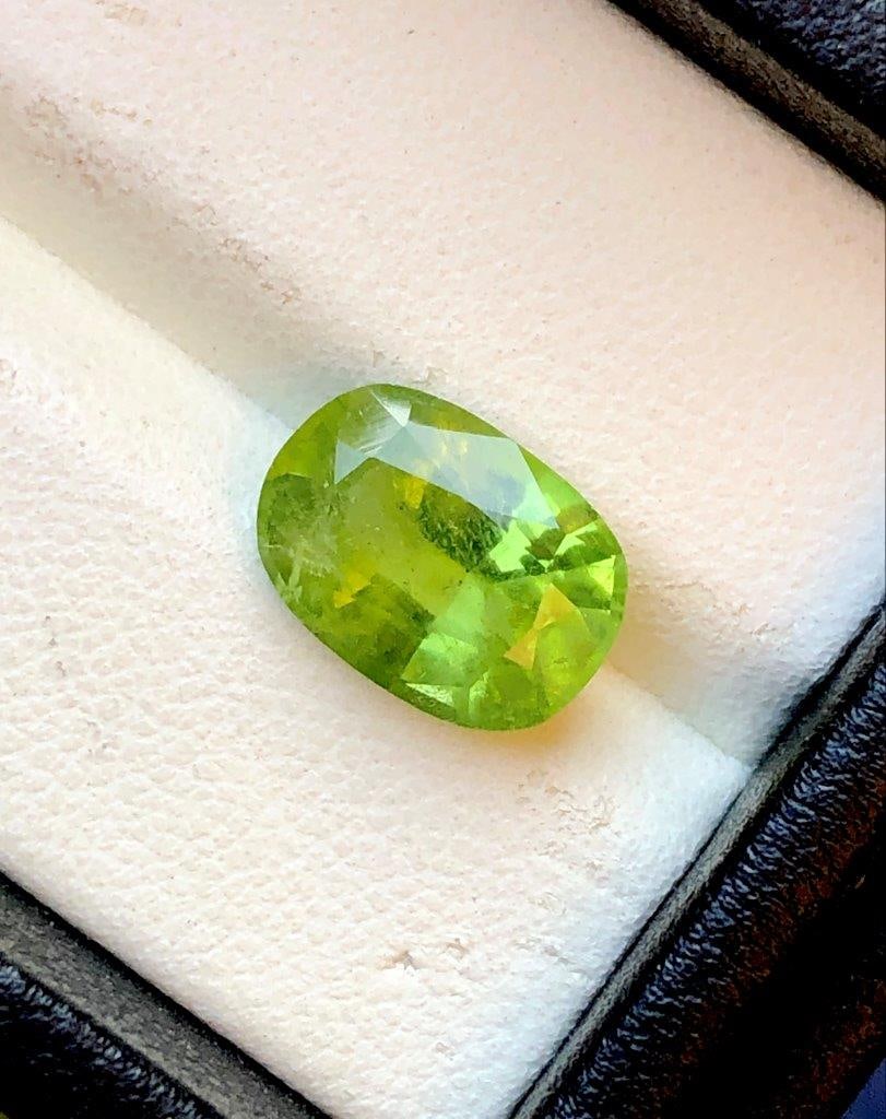 4.15 Carats Beautiful Natural Peridot Gemstone - 12X9X6 mm (1 of 3)
