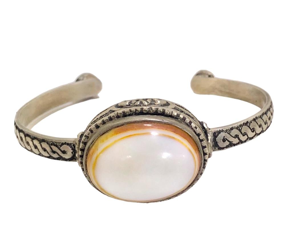 925 Sterling Silver, For Men Women, Bracelet, White Yemeni Aqeeq - Agate: 925 Sterling Silver, For Men Women, Bracelet, White Yemeni Aqeeq - AgateFREE SHIPPING Shipping rates are determined by Parcel weight and destination.