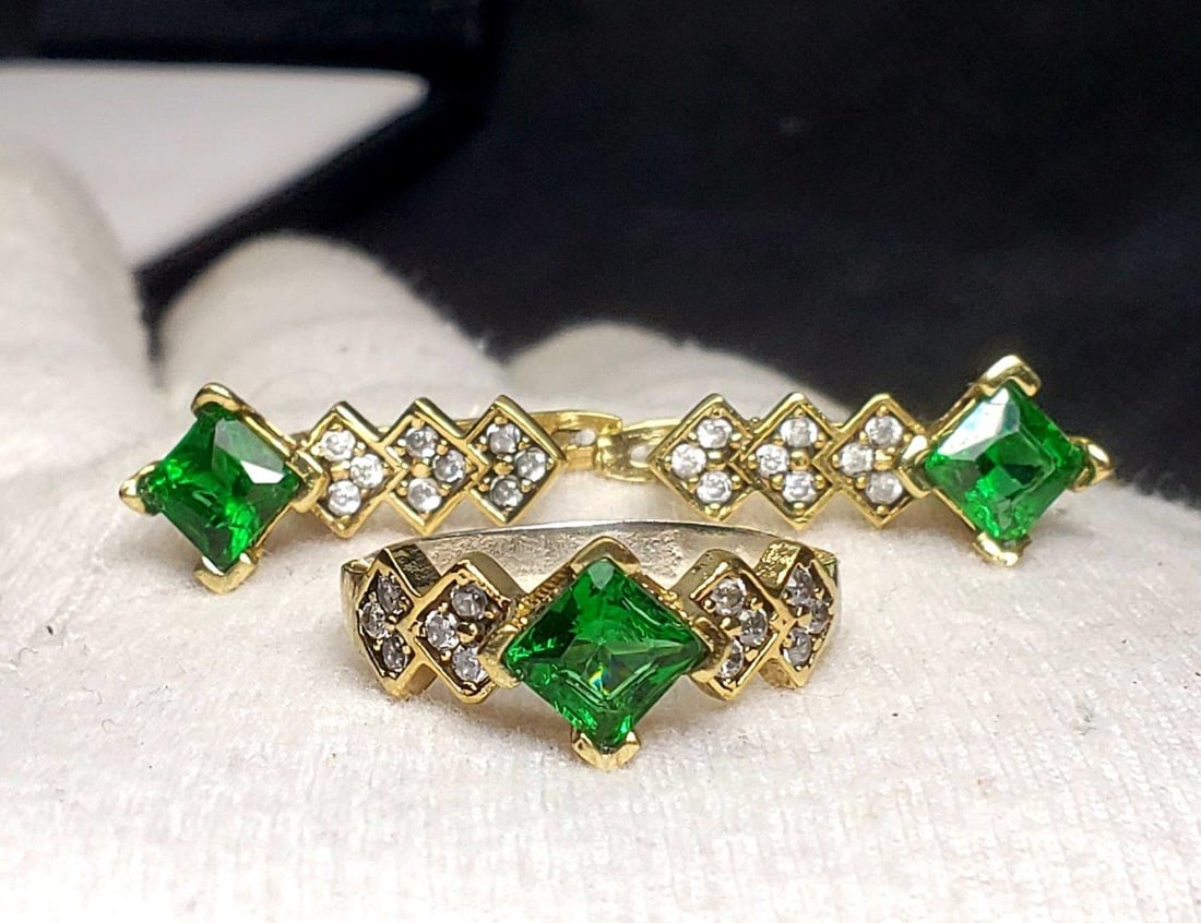 Bronze Turkish Jewelry - Green Stone Earrings & Ring: Bronze Turkish Jewelry - Green Stone Earring & Ring FREE SHIPPING Shipping rates are determined by Parcel weight and destination.