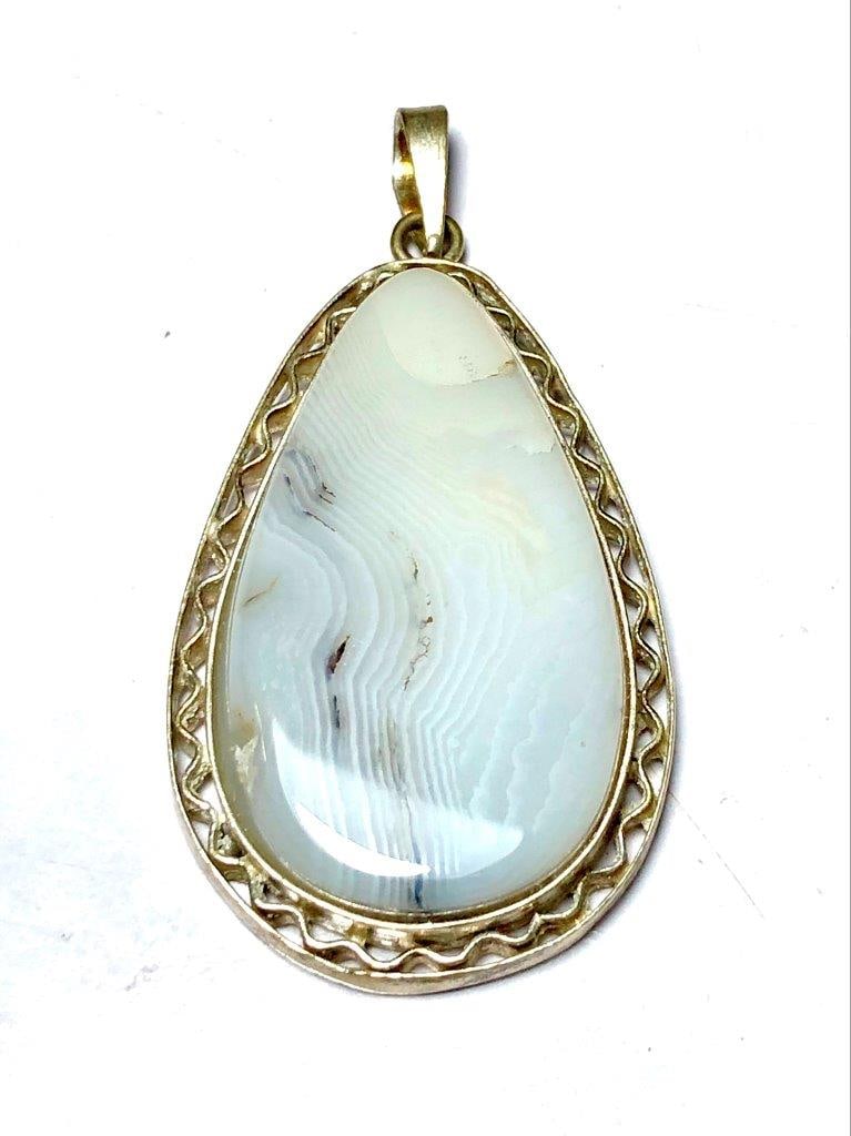 White Agate Pendant in Silver: White Agate Pendant in SilverFREE SHIPPING Shipping rates are determined by Parcel weight and destination.