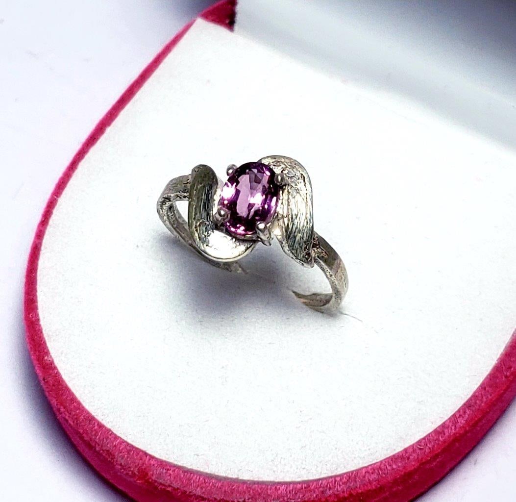 Rhodolite Garnet Color Stone Ring: Rhodolite Garnet Color Stone Ring FREE SHIPPING Shipping rates are determined by Parcel weight and destination.