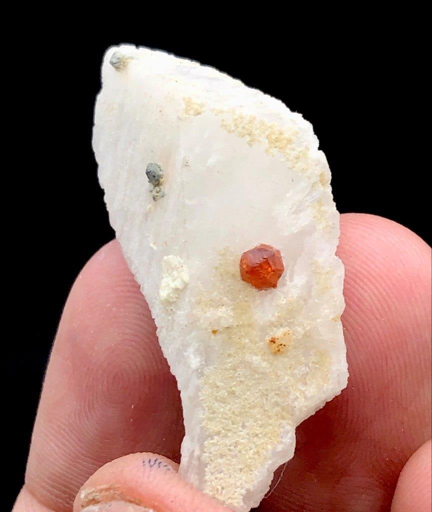 GARNET WITH Feldspar Undamaged - 7 Grams - 38X19X10 mm: GARNET WITH Feldspar Undamaged - 7 Grams - 38X19X10 mm Shipping Rate: 23$ WorldWideshipping rates are determined by Parcel weight and destination.Combined shipping: We offer combine shipping on multip