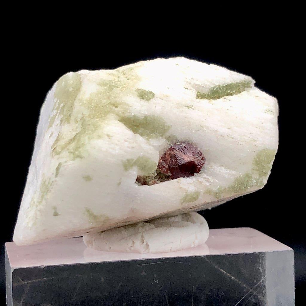 GARNET WITH Feldspar Undamaged - 38 Grams - 45X30X24 mm: GARNET WITH Feldspar Undamaged - 38 Grams - 45X30X24 mm Shipping Rate: 23$ WorldWideshipping rates are determined by Parcel weight and destination.Combined shipping: We offer combine shipping on multi