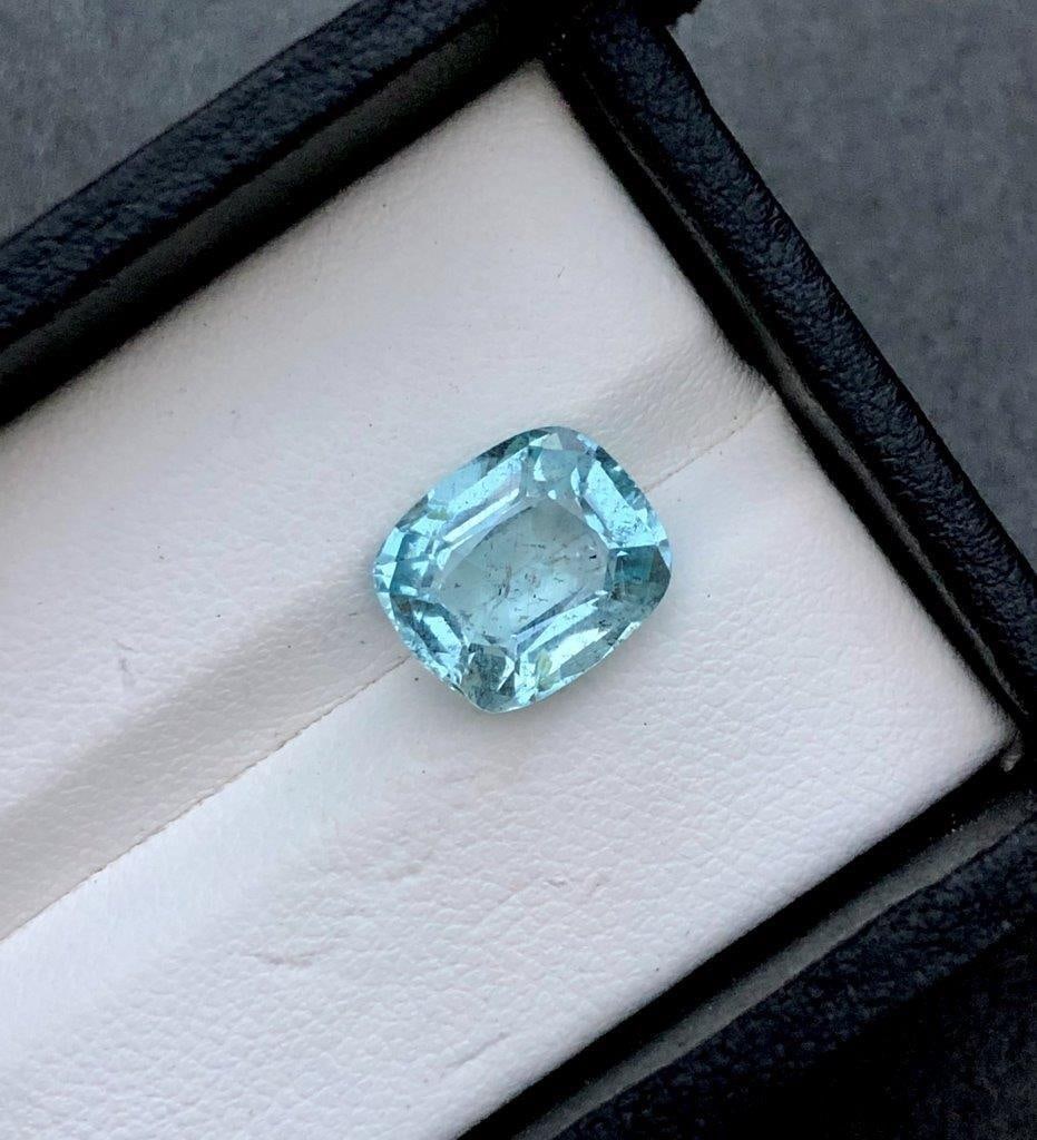 Santa Maria Aquamarine Gemstone - 2.50 Carats: Santa Maria Aquamarine Gemstone - 2.50 CaratsShipping Rate: $15.00 .shipping rates are determined by Parcel weight and destination.Combined shipping: We offer combine shipping on multiple items purcha