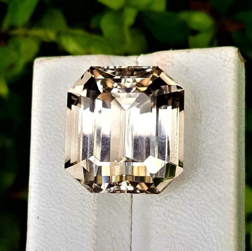 Golden Topaz Flawless Top Quality - 51 Carats: Golden Topaz Flawless Top Quality - 51 Carats - 20.4X18.7X14.4 mmShipping Rate: $15.00 .shipping rates are determined by Parcel weight and destination.Combined shipping: We offer combine shipping on m