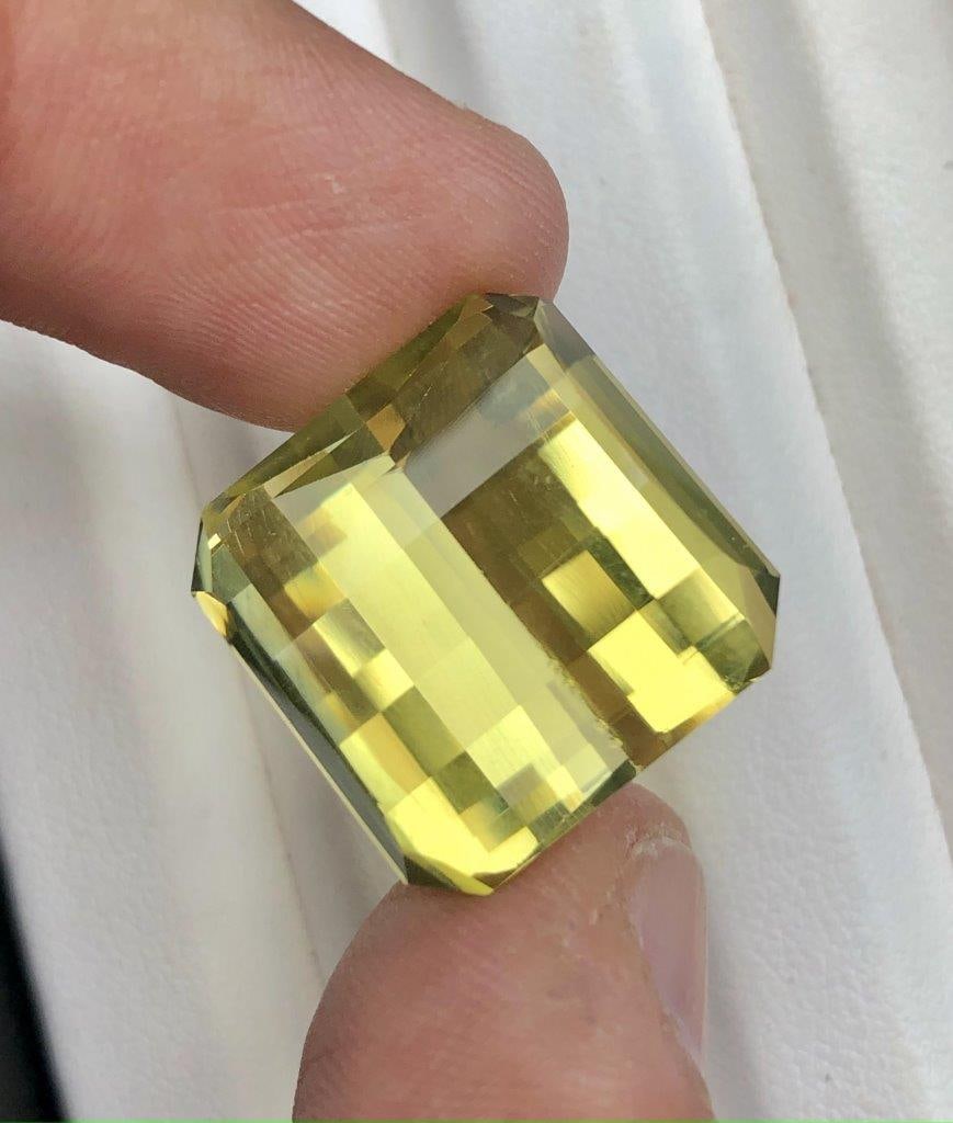 30 Carats Citrine Quartz Flawless - 18X18X10 mm (1 of 4)