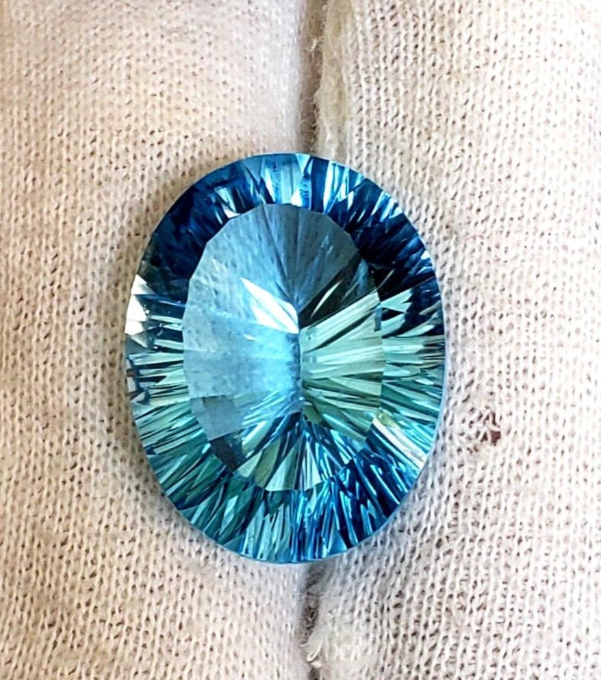 Laser Cut Swiss Blue Topaz - 41.70 Carats: Laser Cut Swiss Blue Topaz - 41.70 Carats 25X20X11 mmShipping Rate: $15.00 .shipping rates are determined by Parcel weight and destination.Combined shipping: We offer combine shipping on multiple item