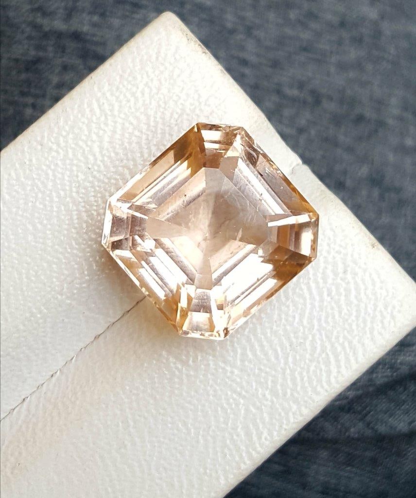 Golden Topaz - Precious Gemstone - 30 Carats: Beautiful Golden Topaz - Precious Gemstone - 30 Carats - 18X16X12 mmShipping Rate: $15.00 .shipping rates are determined by Parcel weight and destination.Combined shipping: We offer combine shipping o