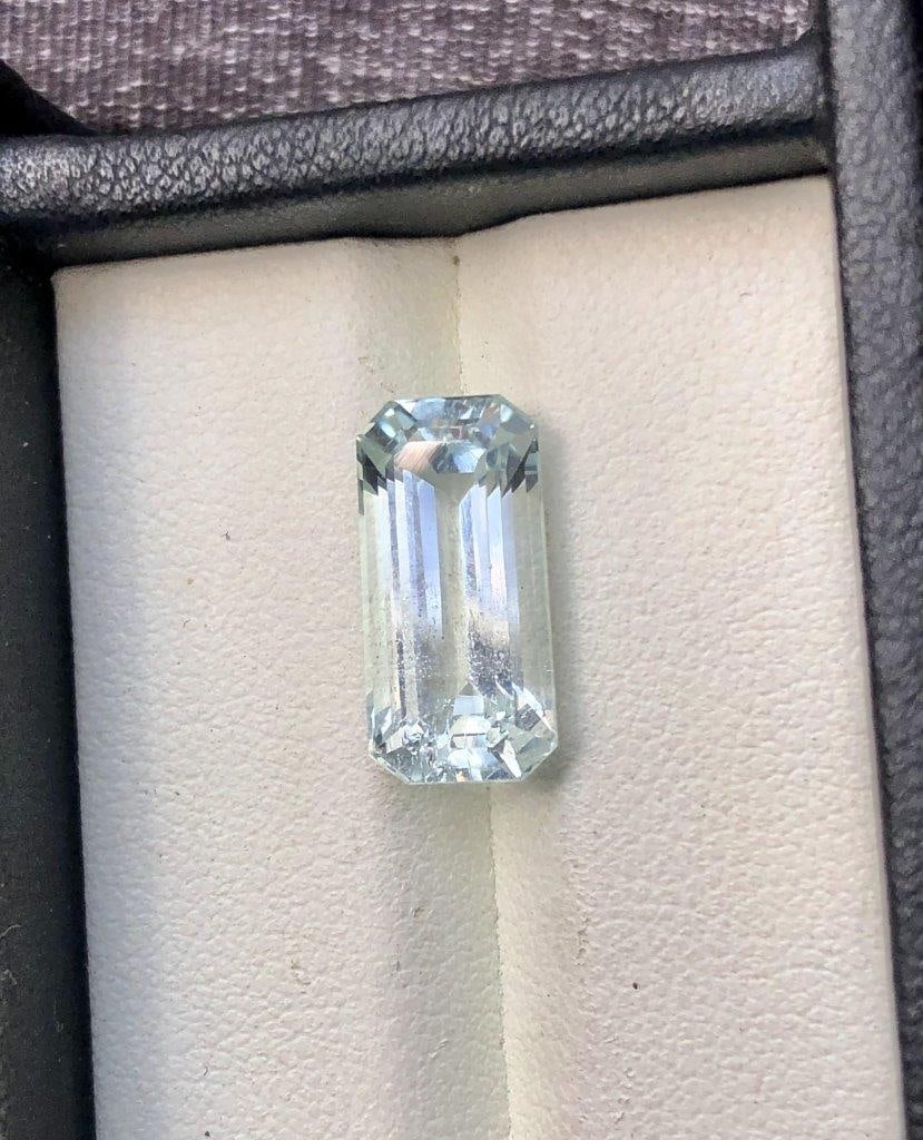 5.30 Carats Emerald Cut Natural Aquamarine Gemstone - 15X8X7 mm (1 of 5)