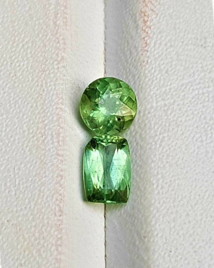 Green Apitite - 3.30 Carats: Green Apitite - 3.30 CaratsShipping Rate: $15.00 .shipping rates are determined by Parcel weight and destination.Combined shipping: We offer combine shipping on multiple items purchased to reduce ship
